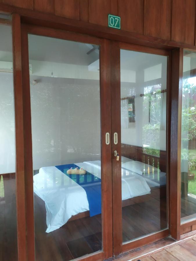 The Exile Sunset Bar & Bungalow Gili Trawangan Exterior foto